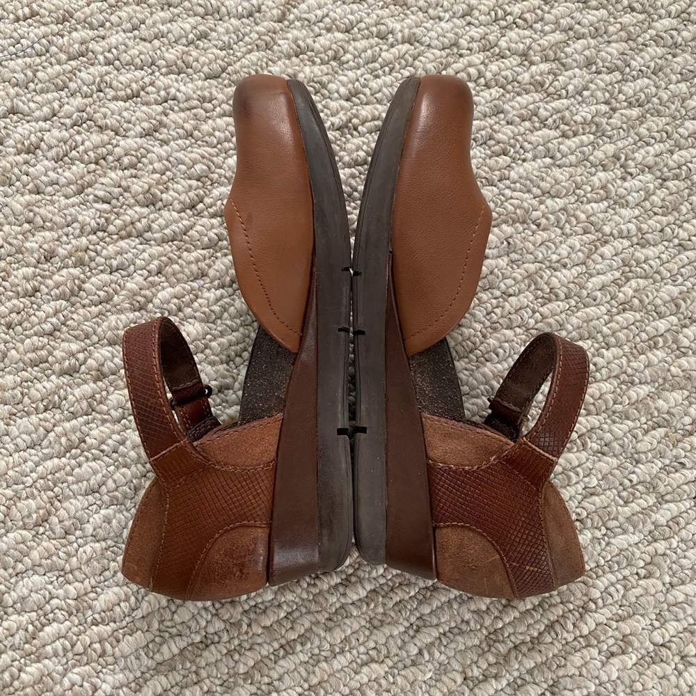 OTBT Brown Wedges - Picture 4 of 7